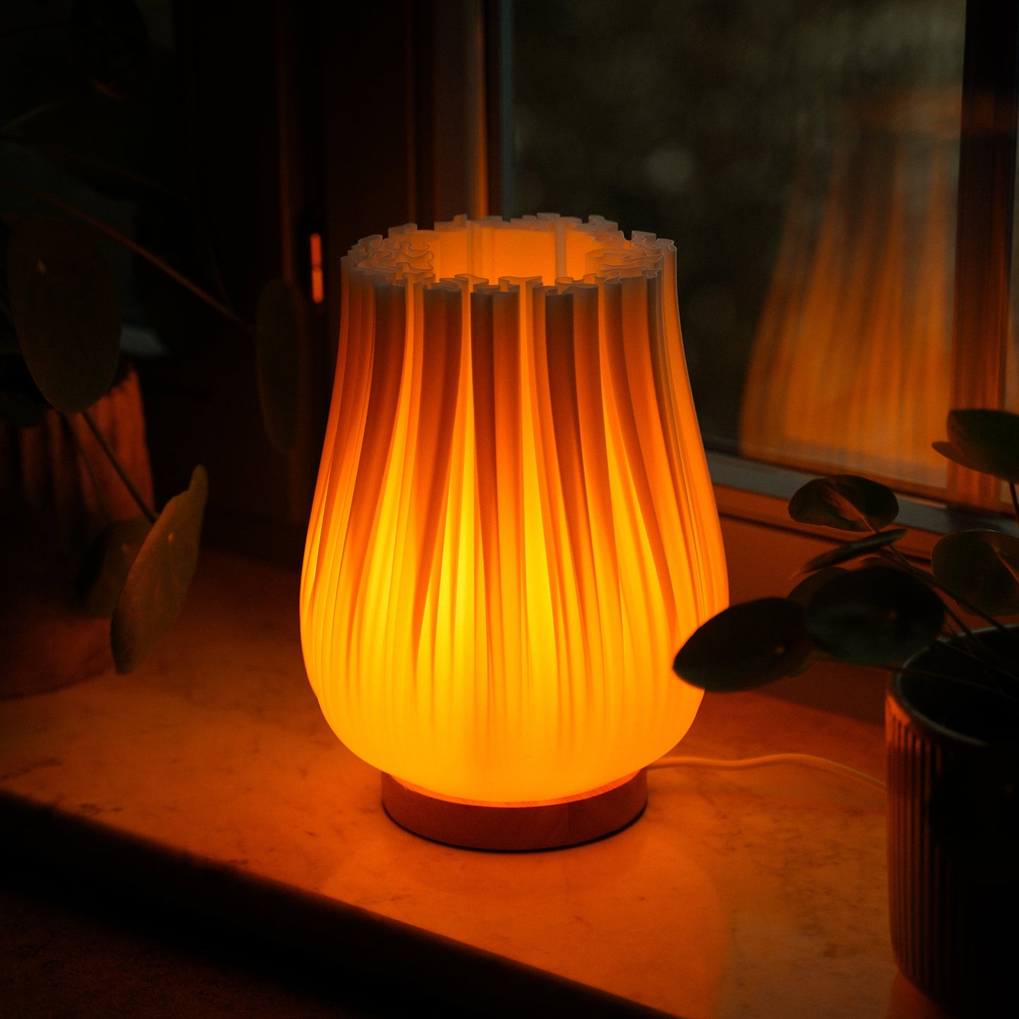 Cora LED Design-Tischlampe – 3D-Druck & Eichenholz Moonou GbR