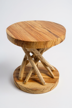 Lade das Bild in den Galerie-Viewer, ARBORIA – Beistelltisch aus Suar- & Teakholz mit organischem Ast-Design FaHome