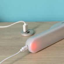 Lade das Bild in den Galerie-Viewer, Magnetische wiederaufladbare LED-Lampe - Multipositionslampe
