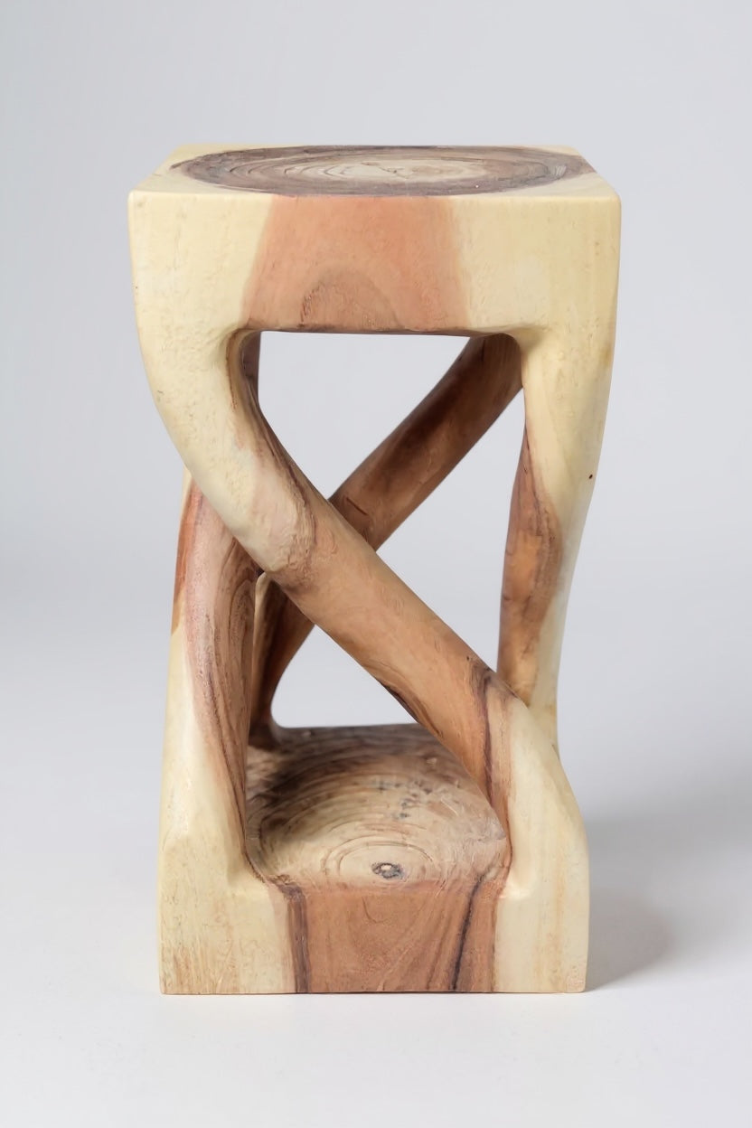 Vireo – Gedrehter Holzhocker aus massivem Suarholz FaHome