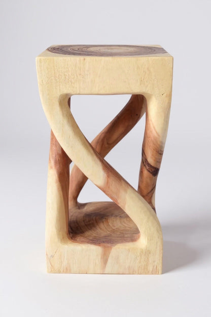 Vireo – Gedrehter Holzhocker aus massivem Suarholz FaHome