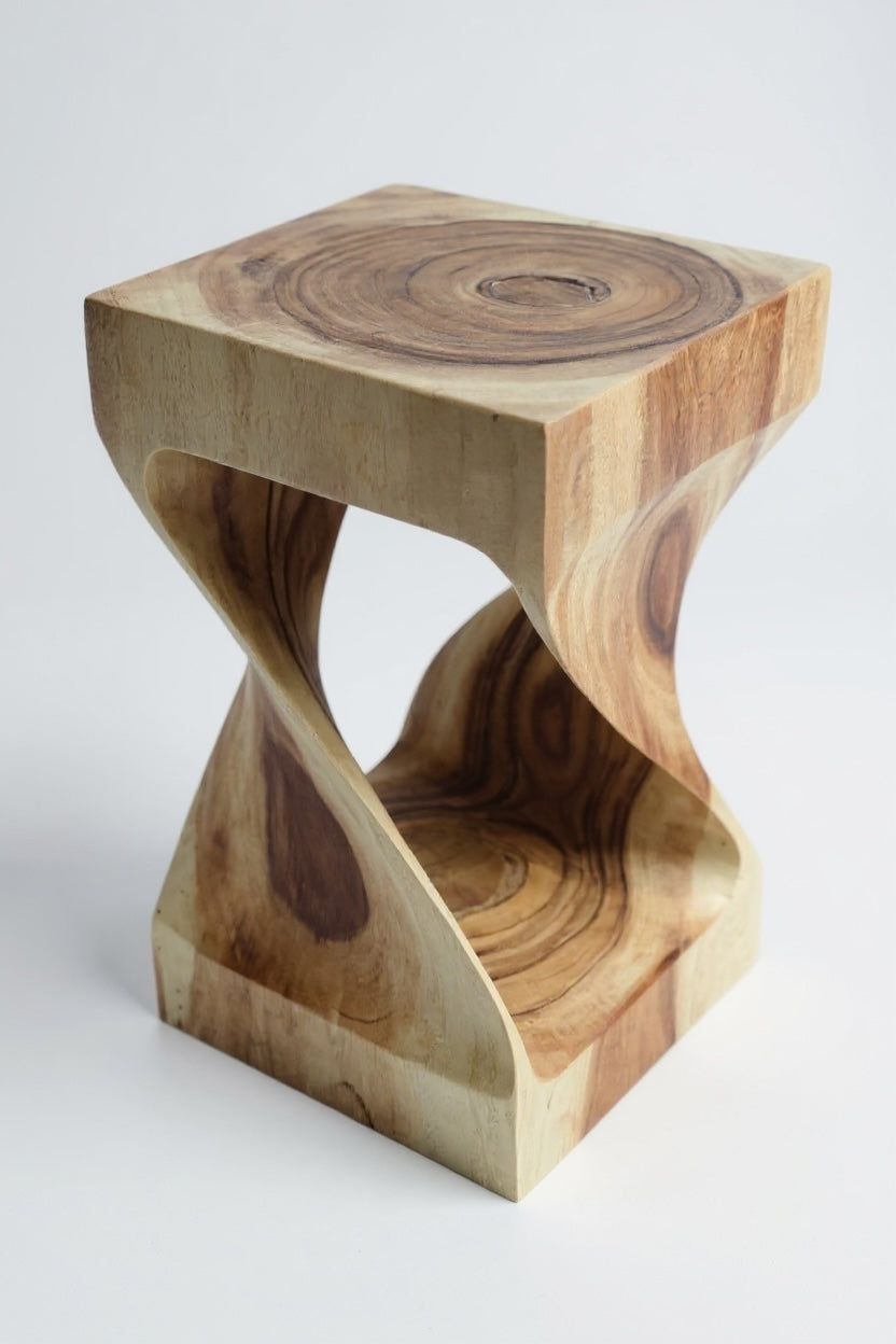 Saman Flow – Handgefertigter Samanholz Hocker & Beistelltisch
