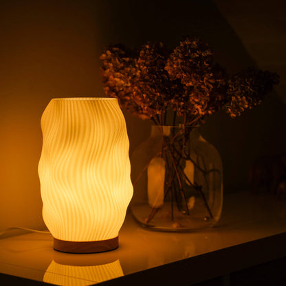Flow LED Design-Tischlampe – Wellenoptik & Warmlicht Moonou GbR