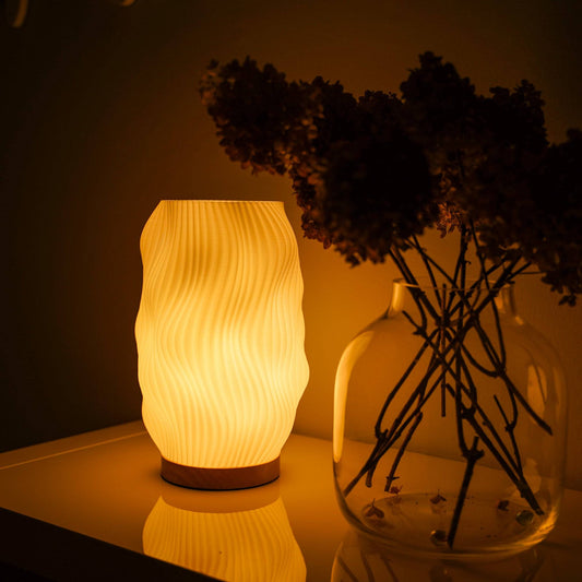 Flow LED Design-Tischlampe – Wellenoptik & Warmlicht Moonou GbR