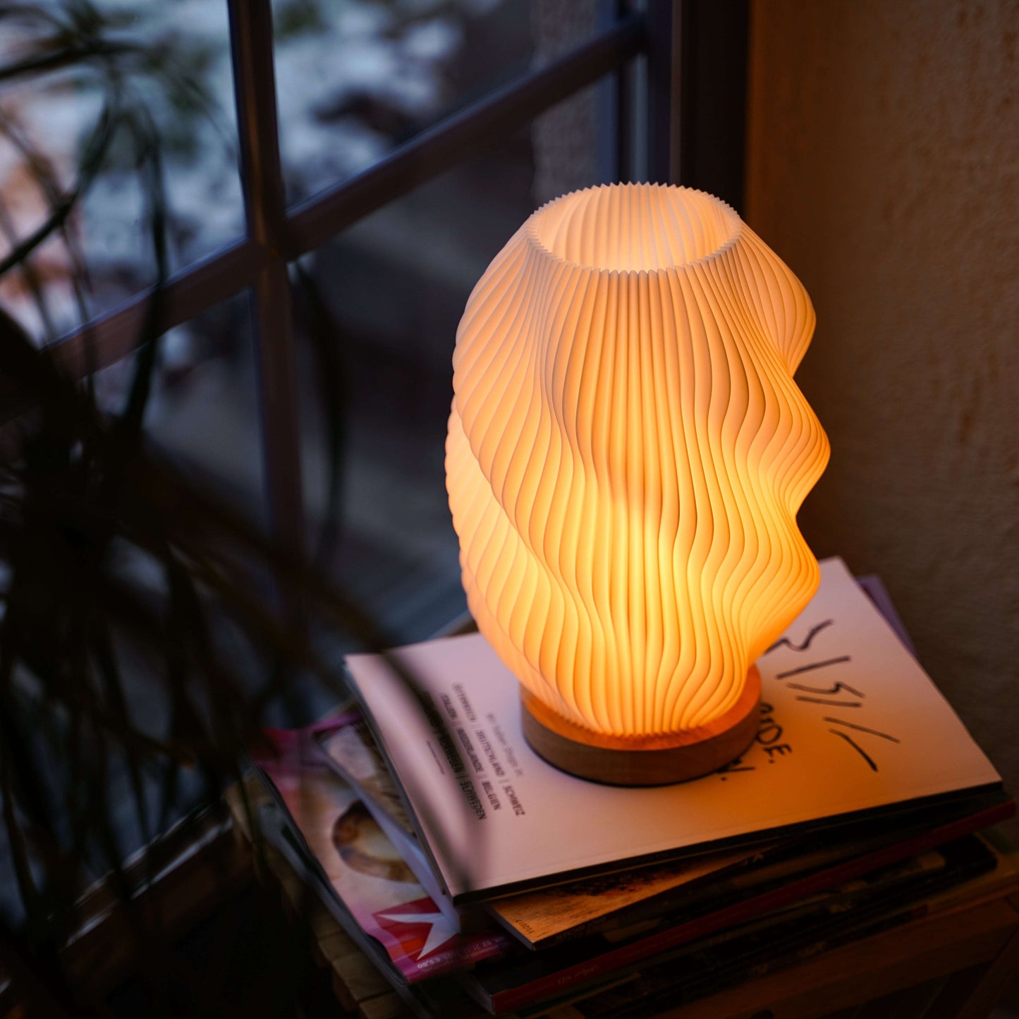 Twuro LED Design-Tischlampe – Wellenoptik & Warmlicht Moonou GbR