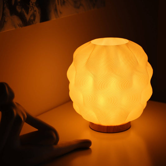 Numo LED Design-Tischlampe – Wellenoptik & Warmlicht Moonou GbR
