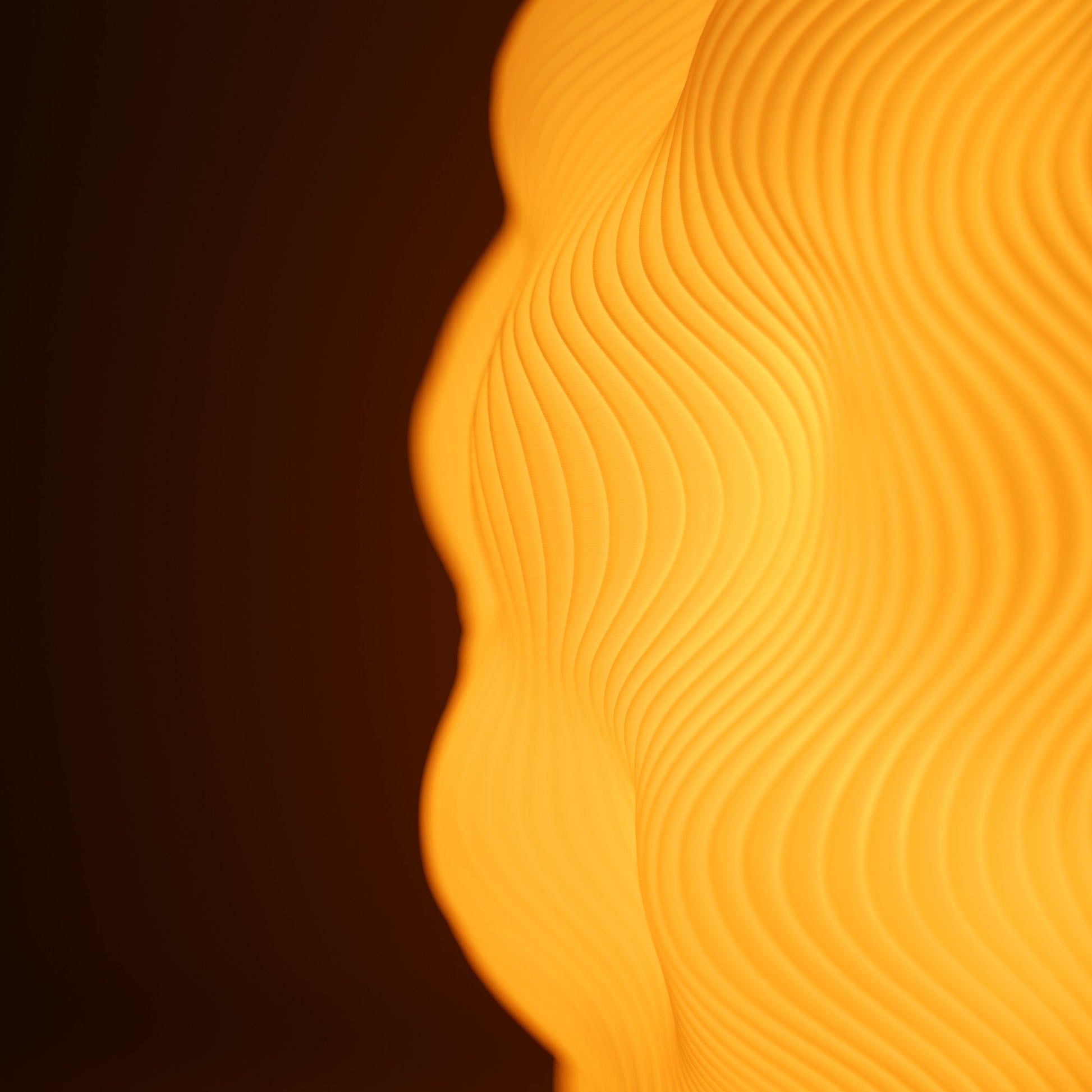 Numo LED Design-Tischlampe – Wellenoptik & Warmlicht Moonou GbR