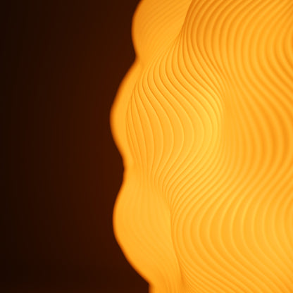 Numo LED Design-Tischlampe – Wellenoptik & Warmlicht Moonou GbR