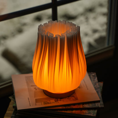 Cora LED Design-Tischlampe – 3D-Druck & Eichenholz Moonou GbR