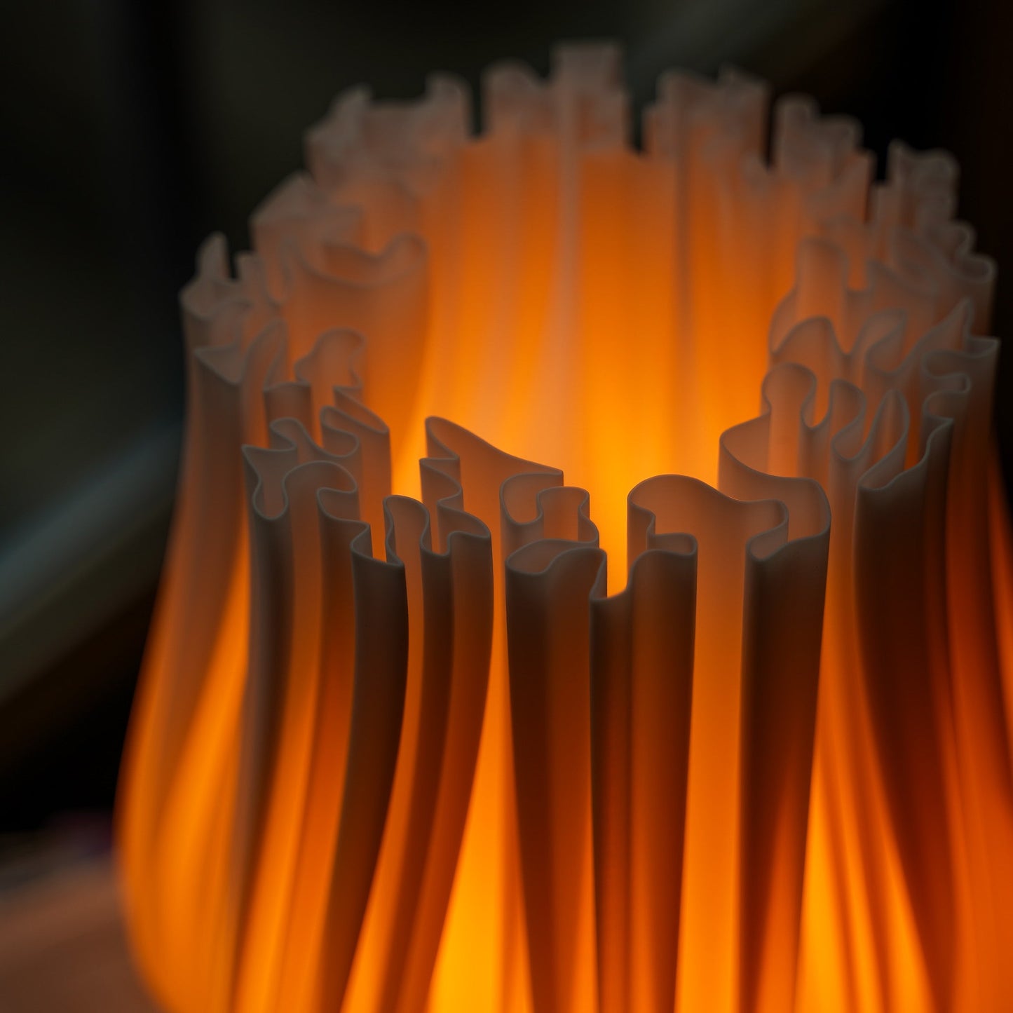 Cora LED Design-Tischlampe – 3D-Druck & Eichenholz Moonou GbR