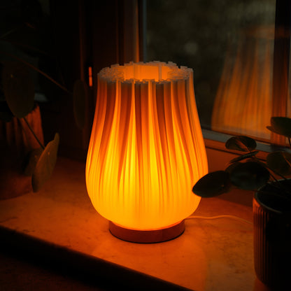 Cora LED Design-Tischlampe – 3D-Druck & Eichenholz Moonou GbR