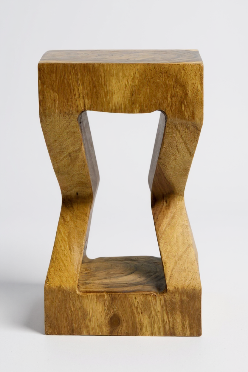 SAMAN CURVE – Handgefertigter Design-Hocker aus massivem Saman-Holz FaHome