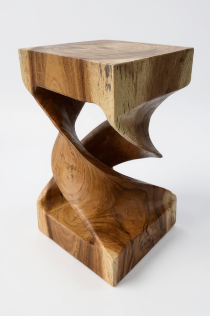 Suar One – Handgefertigter Beistelltisch & Holzhocker aus flambiertem Suarholz