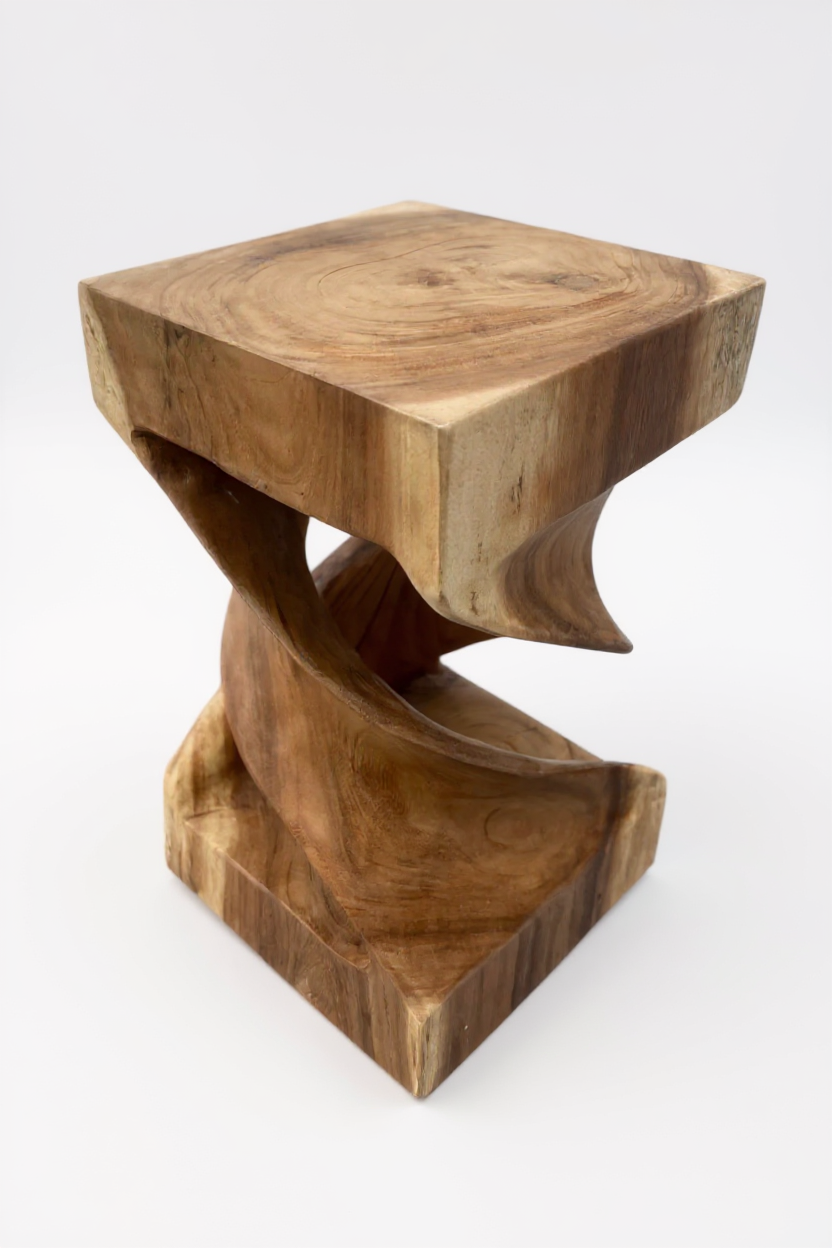 Suar One – Handgefertigter Beistelltisch & Holzhocker aus flambiertem Suarholz