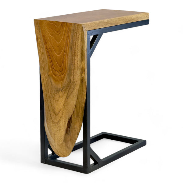 Teak Slide – Handgefertigter Beistelltisch aus massivem Teakholz & Metall