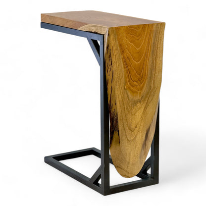 Teak Slide – Handgefertigter Beistelltisch aus massivem Teakholz & Metall