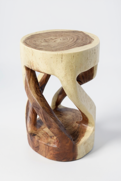 Suar Round – Handgefertigter runder Beistelltisch & Holzhocker aus Suarholz
