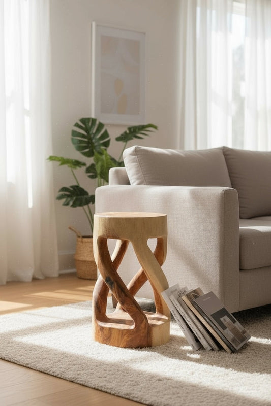 Suar Round – Handgefertigter runder Beistelltisch & Holzhocker aus Suarholz