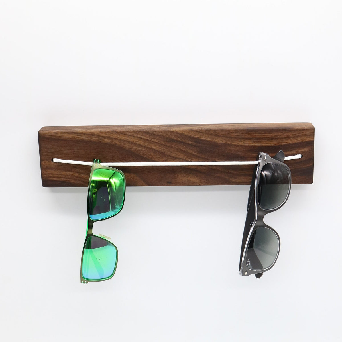 Brillenhalter SPECULA aus Holz