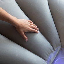 Lade das Bild in den Galerie-Viewer, Sessel - mit mehrfarbigem Licht
