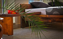 Lade das Bild in den Galerie-Viewer, AGUZZO Massivholzbett Kiefer Massivholz
